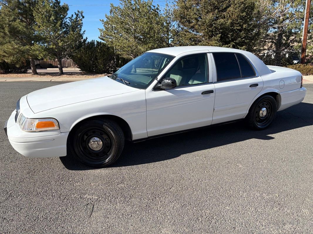 Used 2006 Ford Crown Victoria Police Interceptor image 3