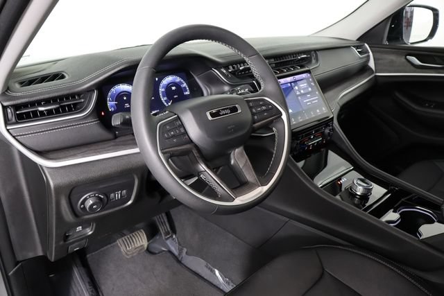 Used 2023 Jeep Grand Cherokee Limited w/ Black Appearance Package RWD image 27