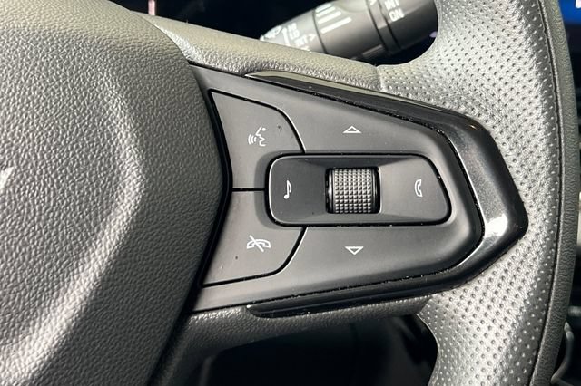 Used 2025 Chevrolet Trax LT FWD image 31