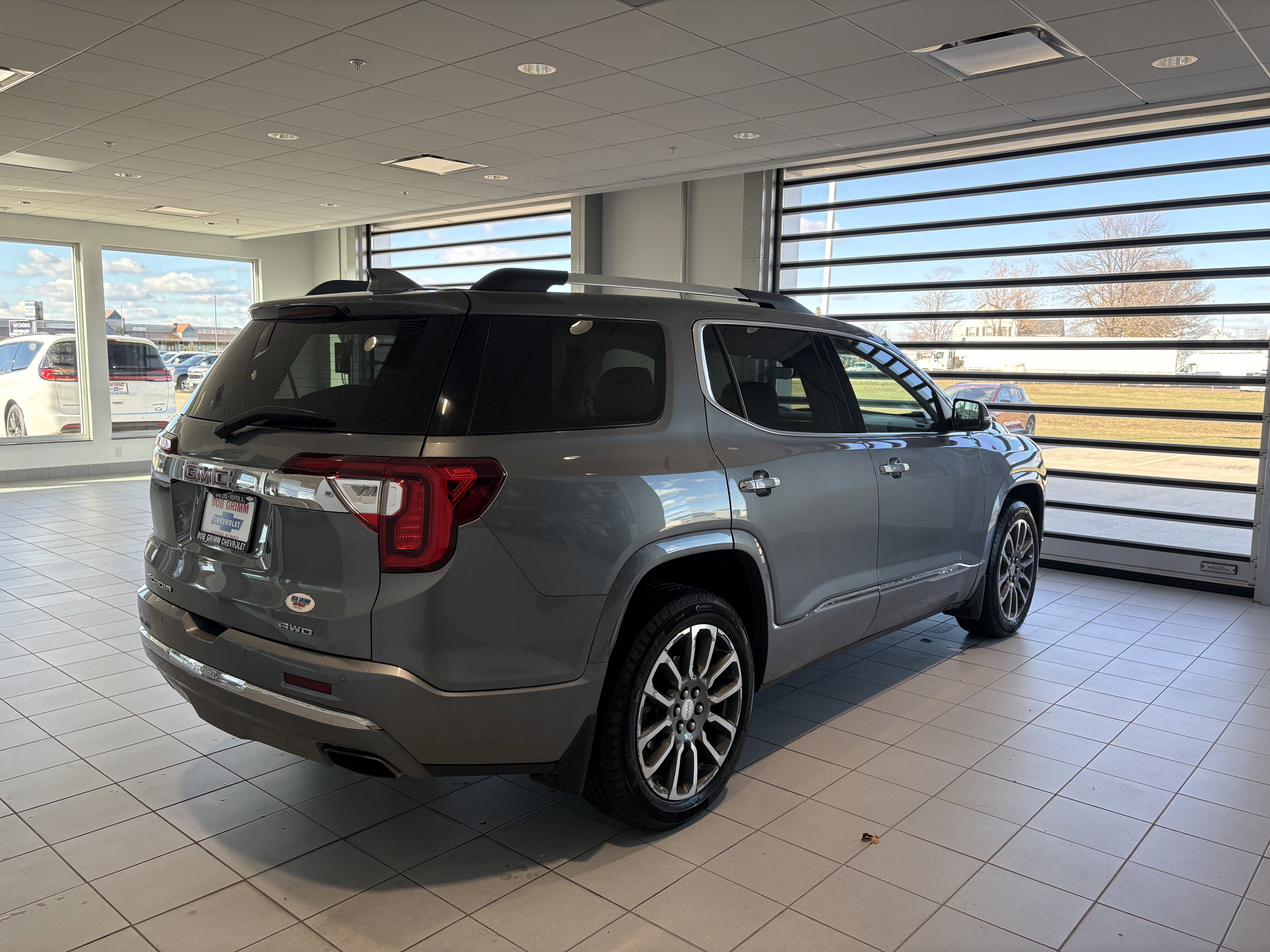 Used 2022 GMC Acadia Denali w/ Denali Ultimate Package image 6