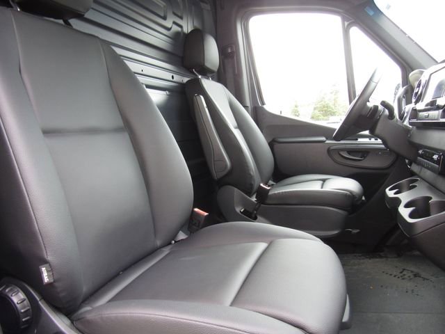 Used 2025 Mercedes-Benz Sprinter 2500 image 16