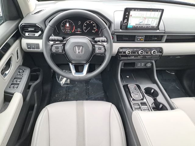 Certified 2025 Honda Pilot Touring image 15