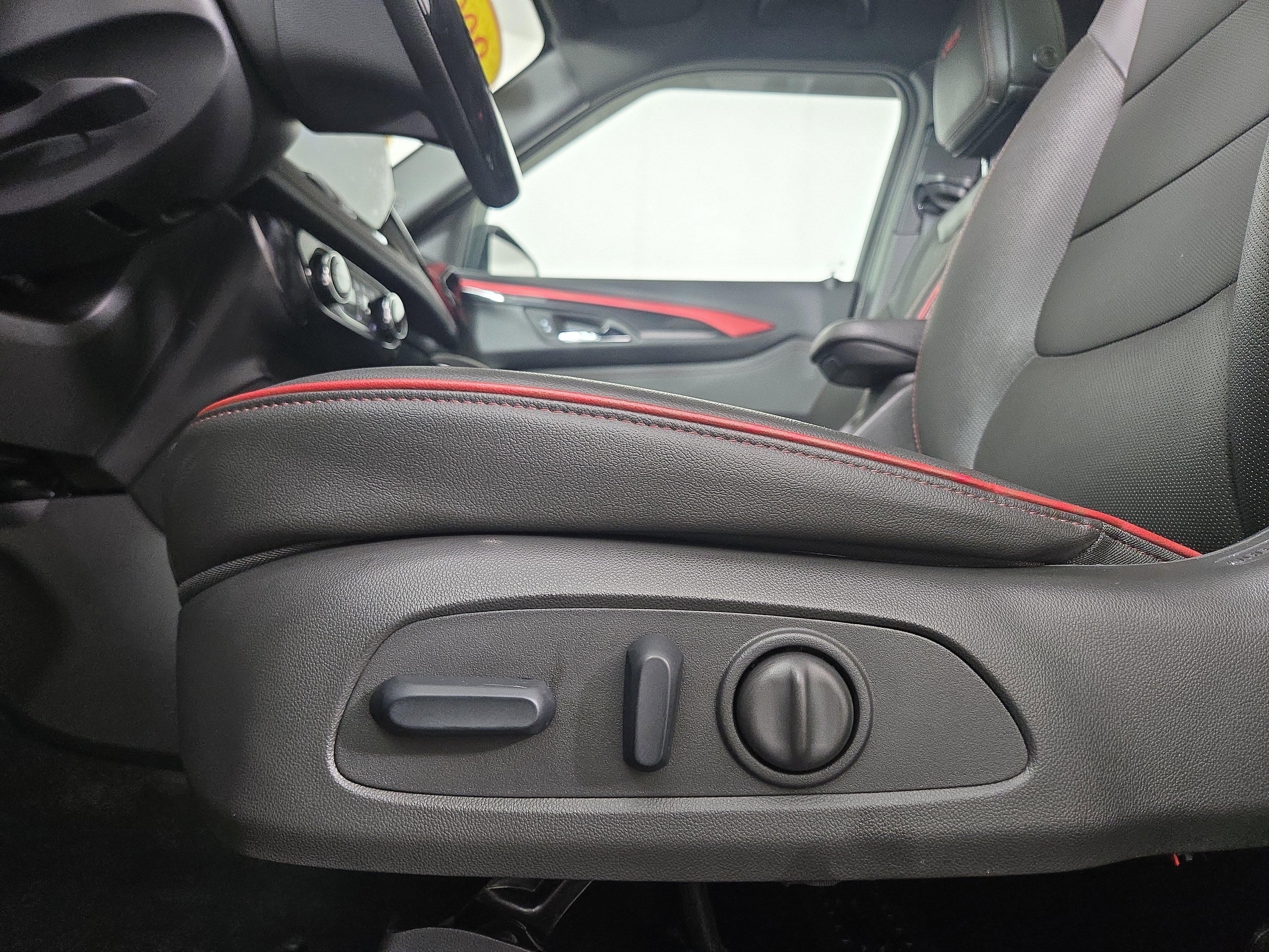 Certified 2025 Chevrolet TrailBlazer RS w/ Convenience Package image 30