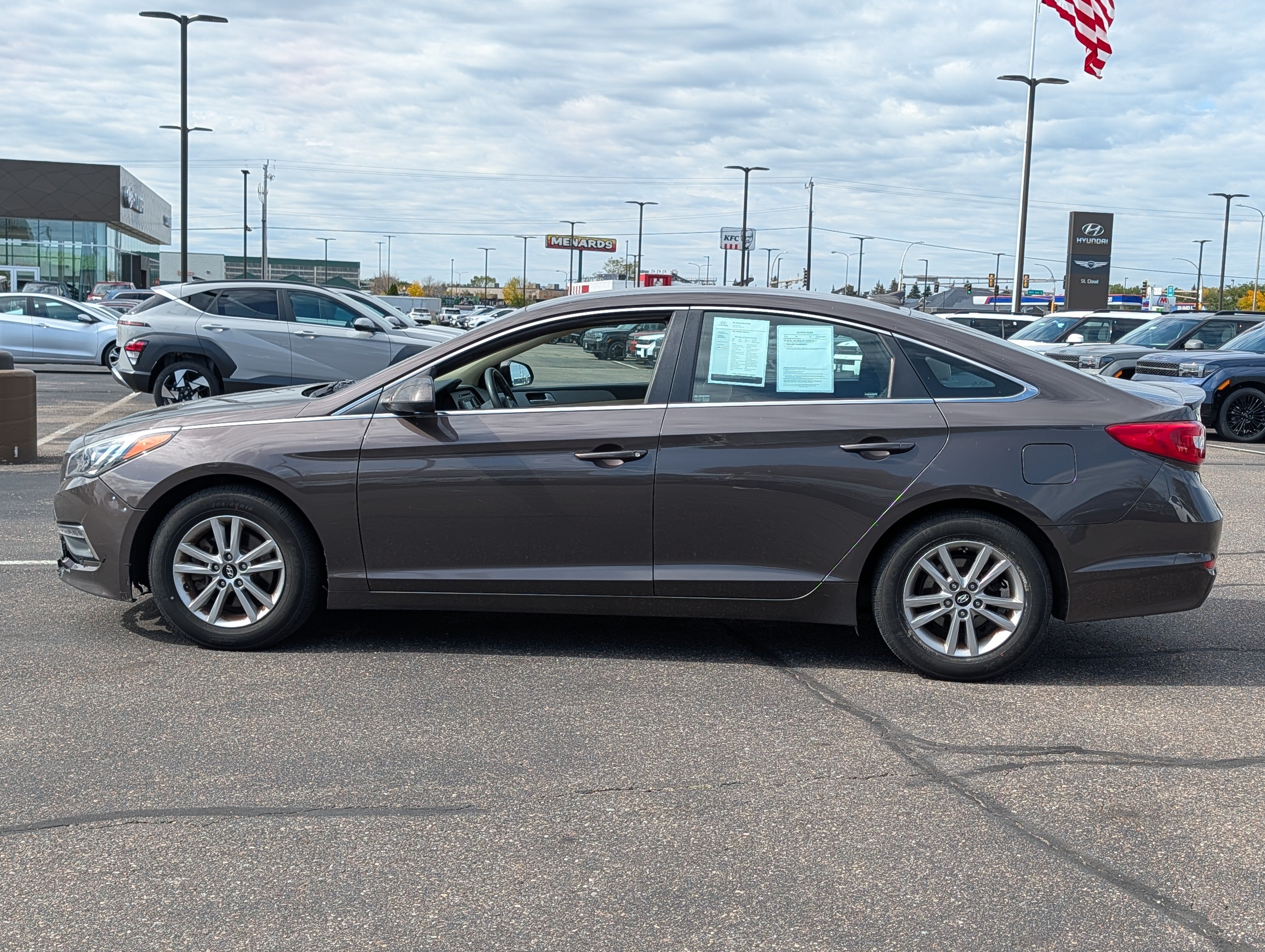 Used 2015 Hyundai Sonata SE FWD image 2