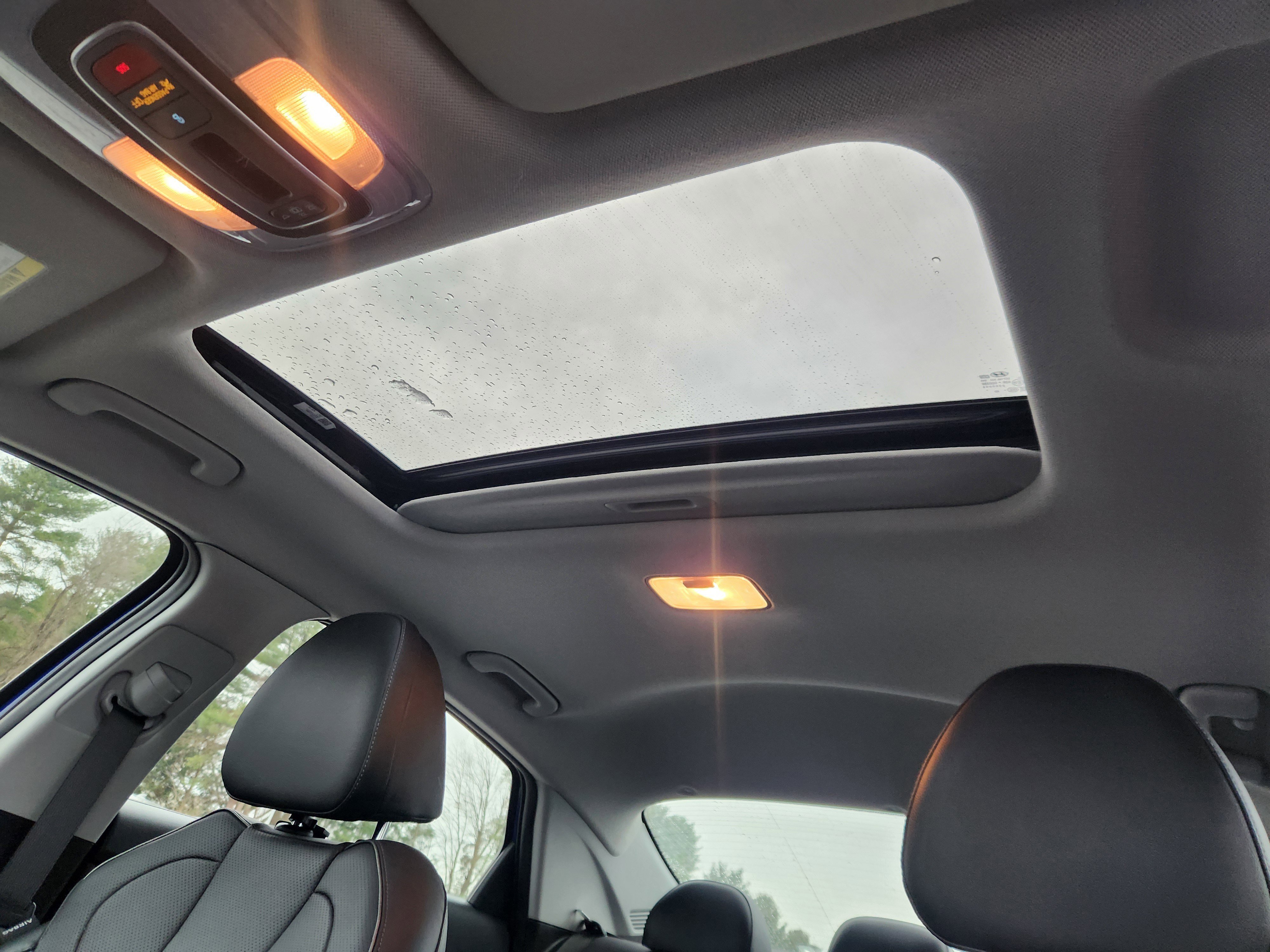 Certified 2023 Hyundai Elantra Limited w/ Preferred Accessory Package image 16