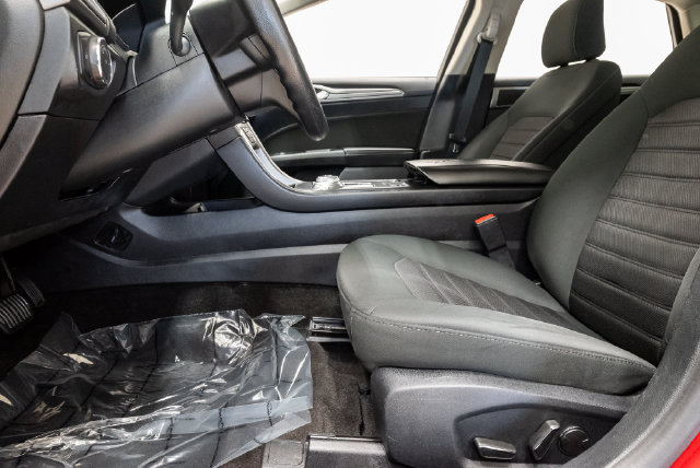 Used 2020 Ford Fusion SE FWD image 11