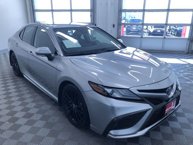Used 2022 Toyota Camry XSE image 28