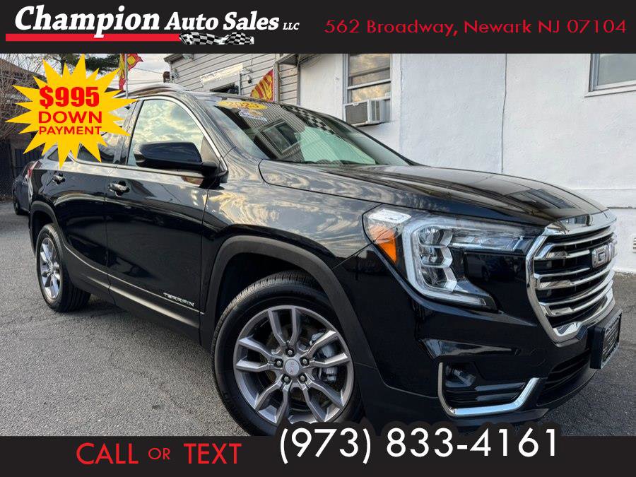 Used 2023 GMC Terrain SLT image 1
