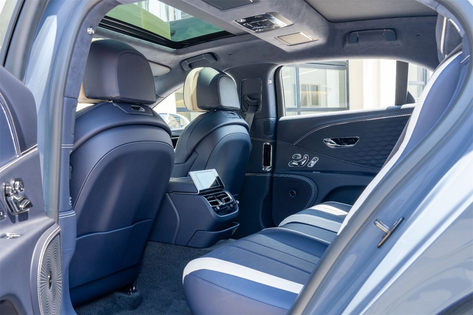 New 2025 Bentley Flying Spur Plug-In Hybrid image 9