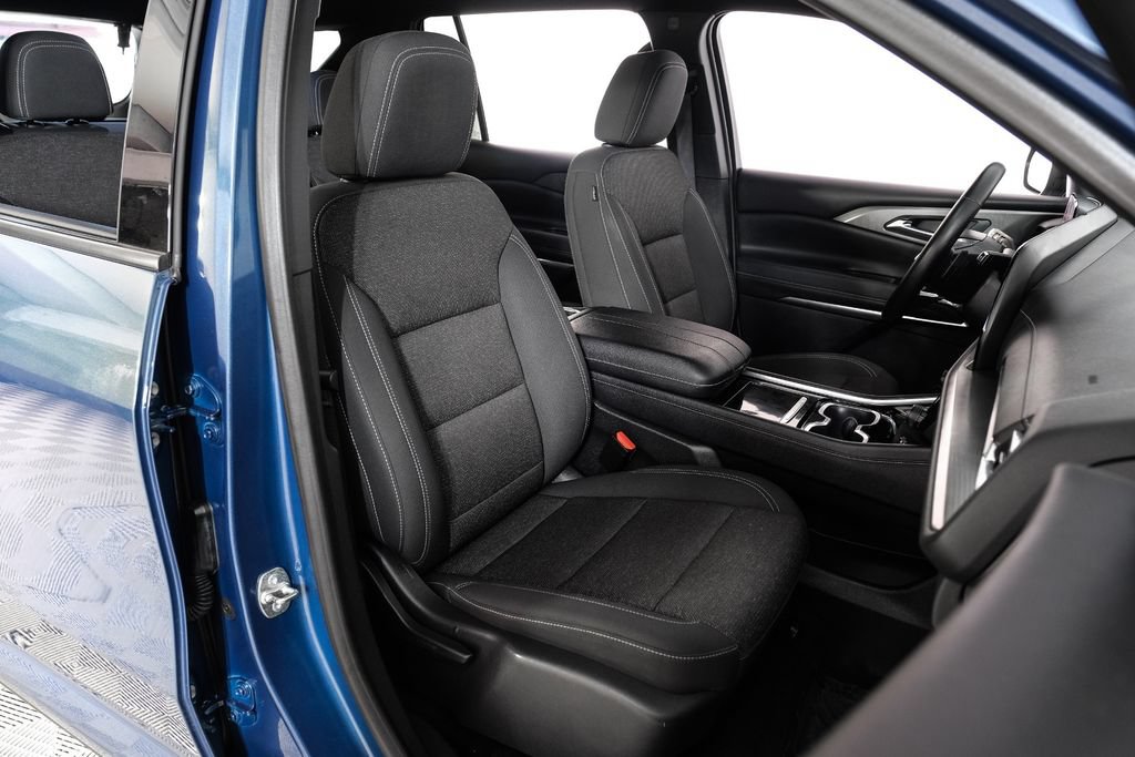 Used 2024 Chevrolet Traverse LT w/ Midnight/Sport Edition FWD image 33
