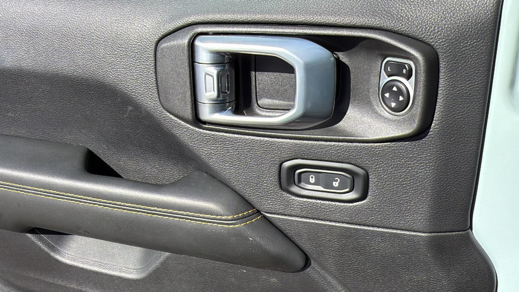 Used 2024 Jeep Wrangler Unlimited Sahara AWD/4WD image 22