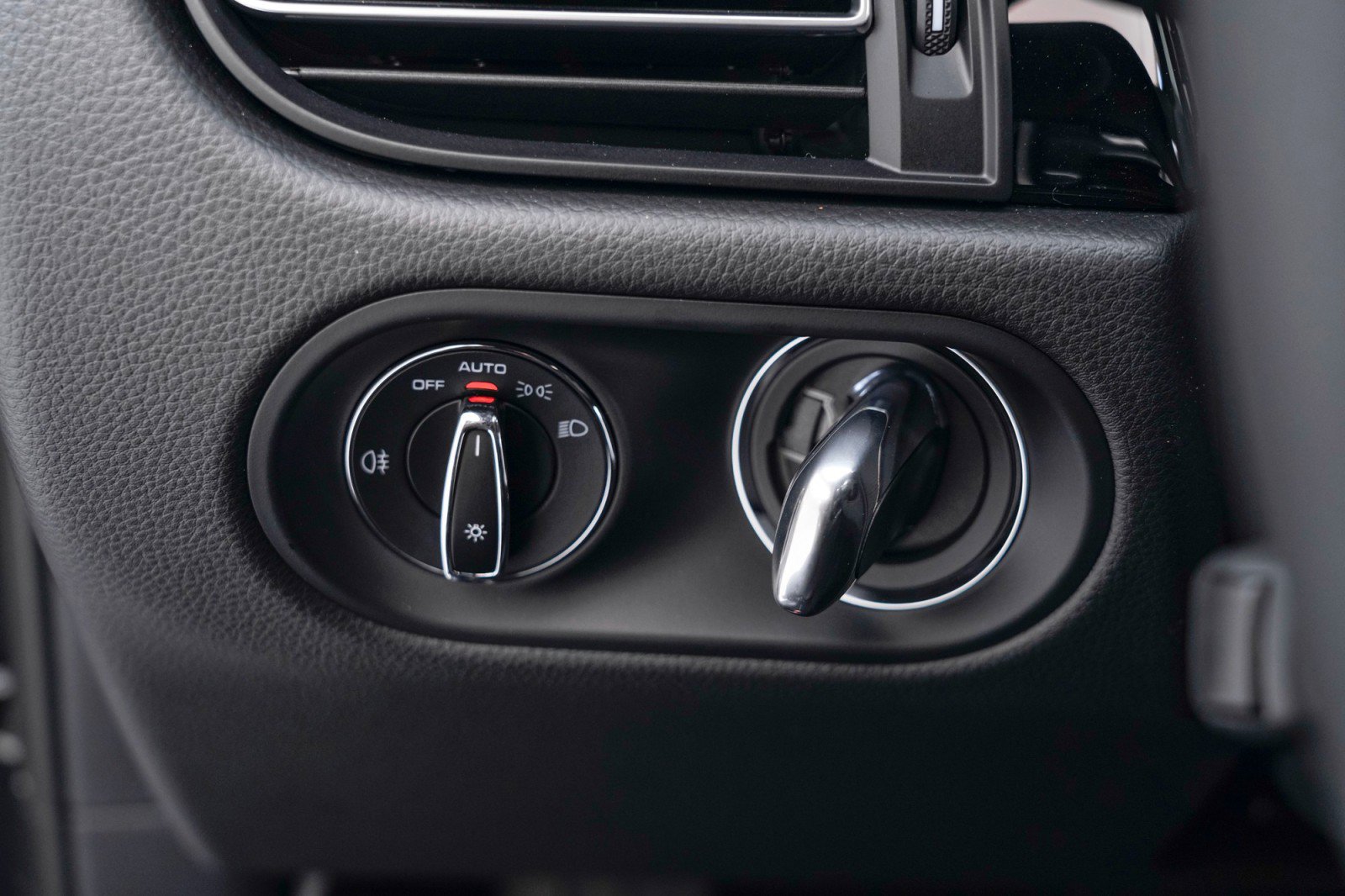 New 2026 Porsche Macan image 28