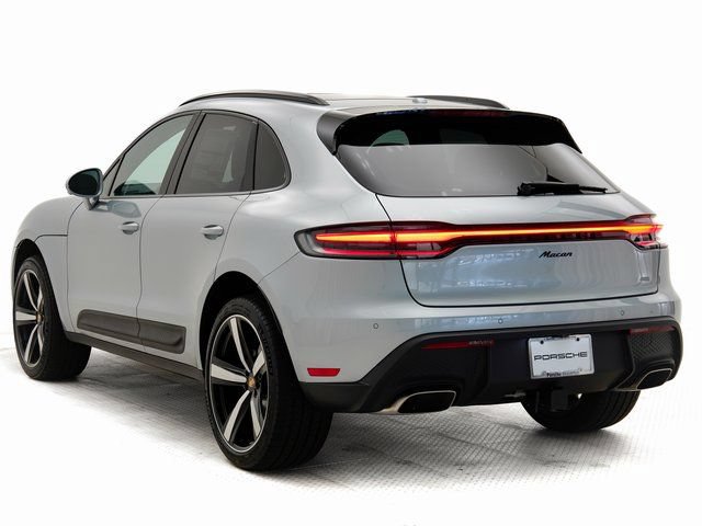 Certified 2025 Porsche Macan AWD/4WD image 3