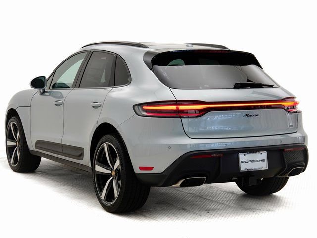 Certified 2025 Porsche Macan image 3