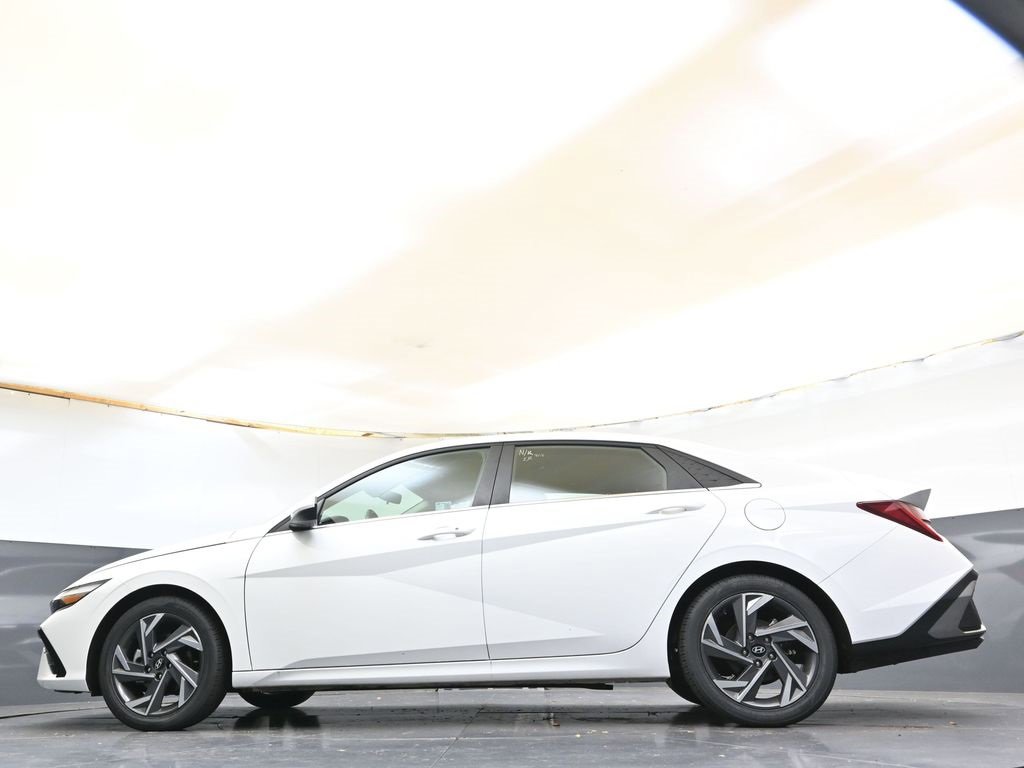 Certified 2025 Hyundai Elantra SEL w/ Cargo Package image 40