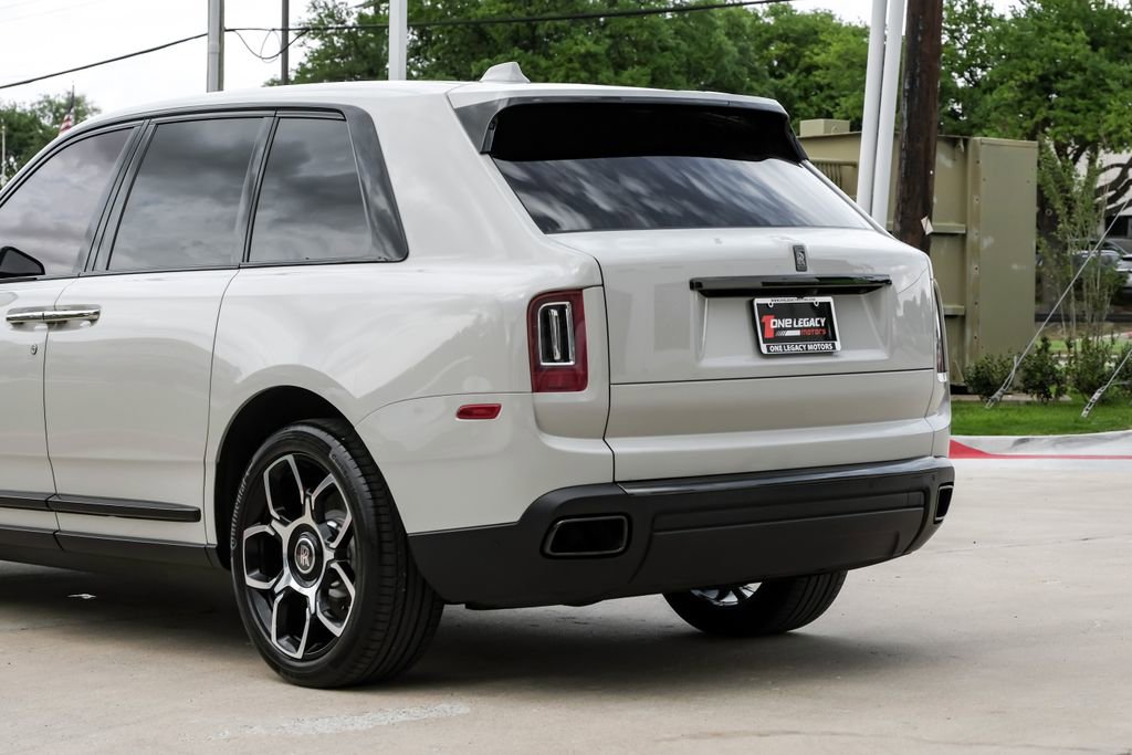 Used 2022 Rolls-Royce Cullinan Black Badge image 12