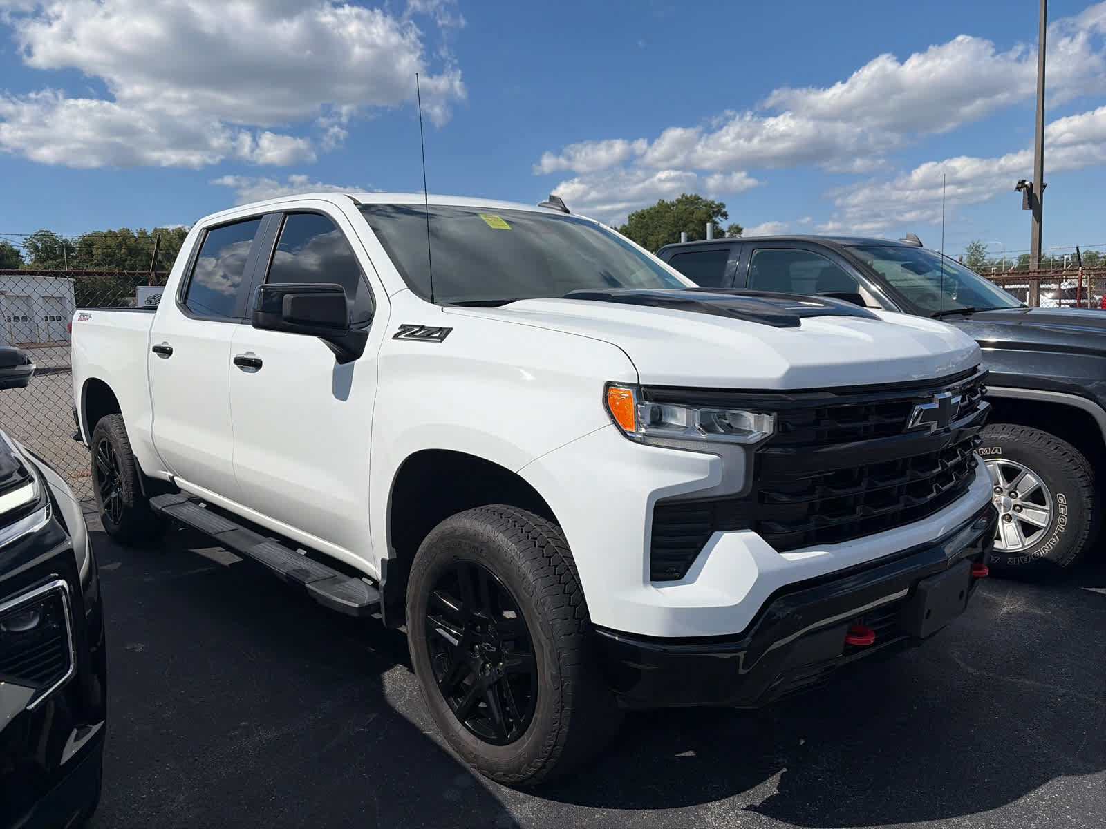Used 2024 Chevrolet Silverado 1500 LT Trail Boss w/ Convenience Package II AWD/4WD image 3