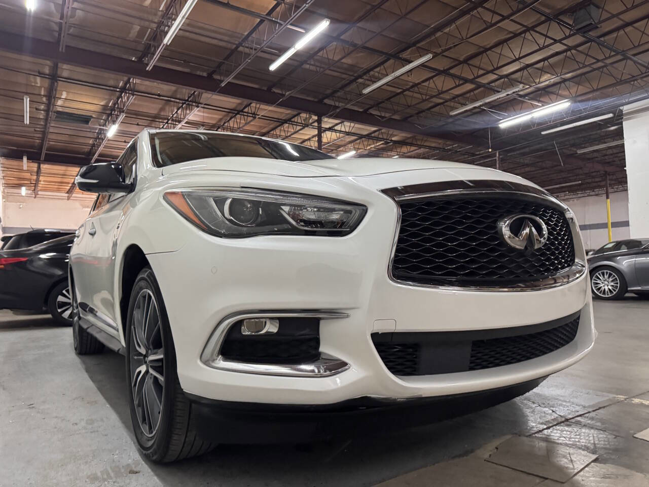 Used 2019 INFINITI QX60 Luxe w/ Essential Package image 6