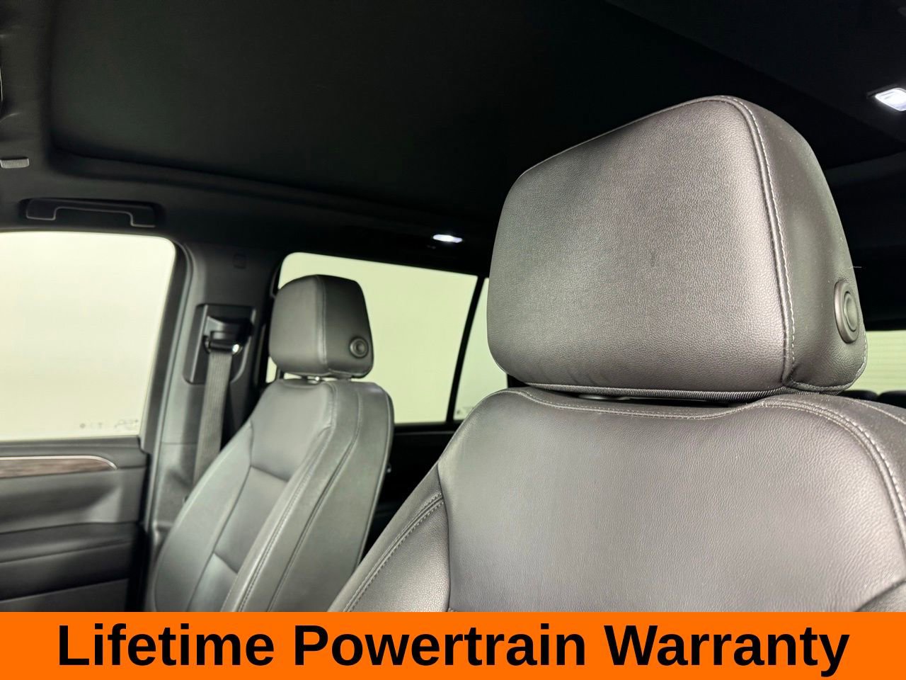 Used 2023 Chevrolet Tahoe Z71 w/ Luxury Package image 11