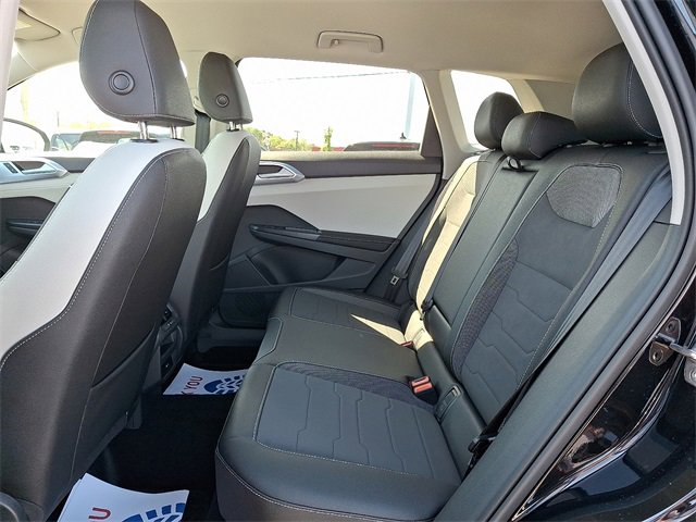 New 2025 Volkswagen Taos SE image 11