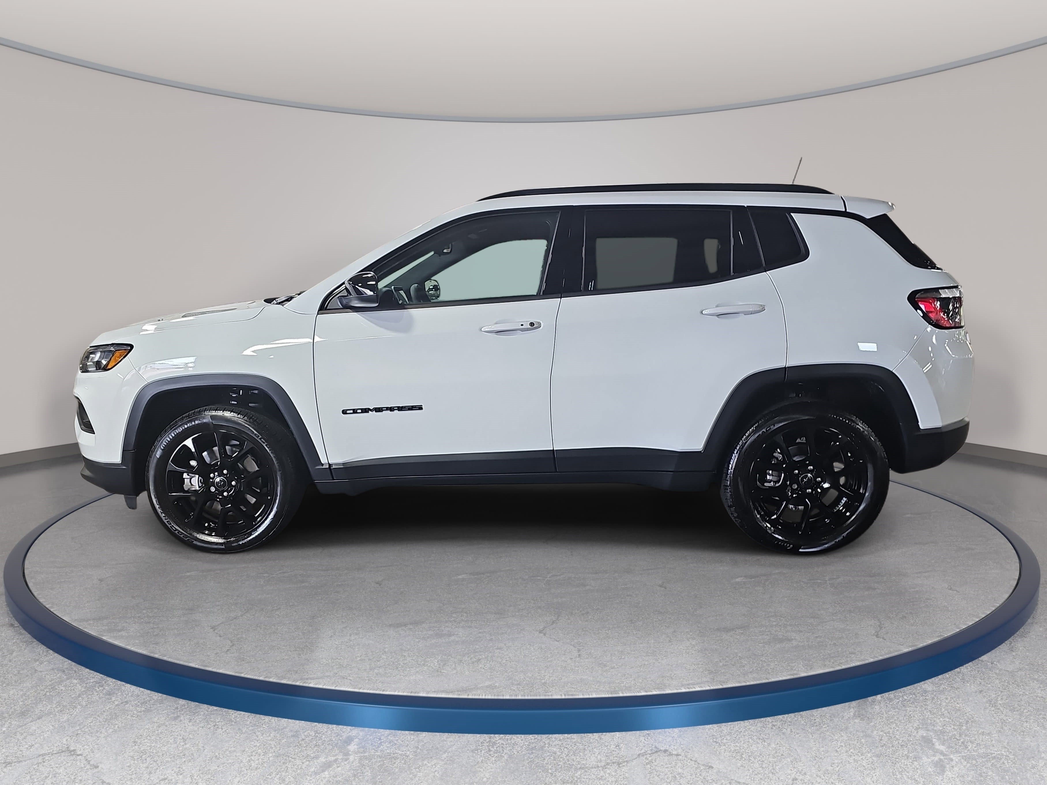 Used 2026 Jeep Compass Latitude AWD/4WD image 8