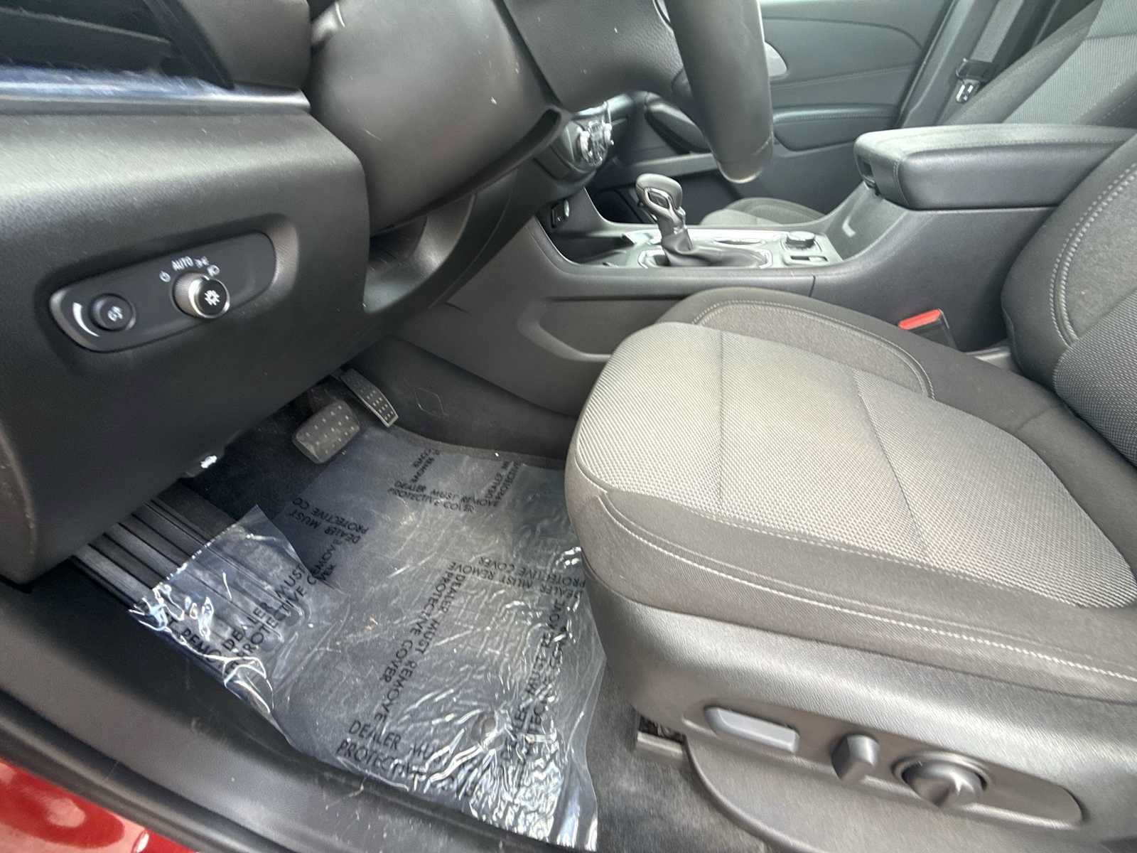 Certified 2023 Chevrolet Traverse LT FWD image 33