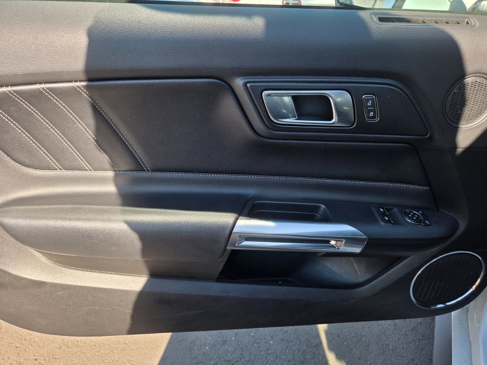 Used 2022 Ford Mustang Premium image 6