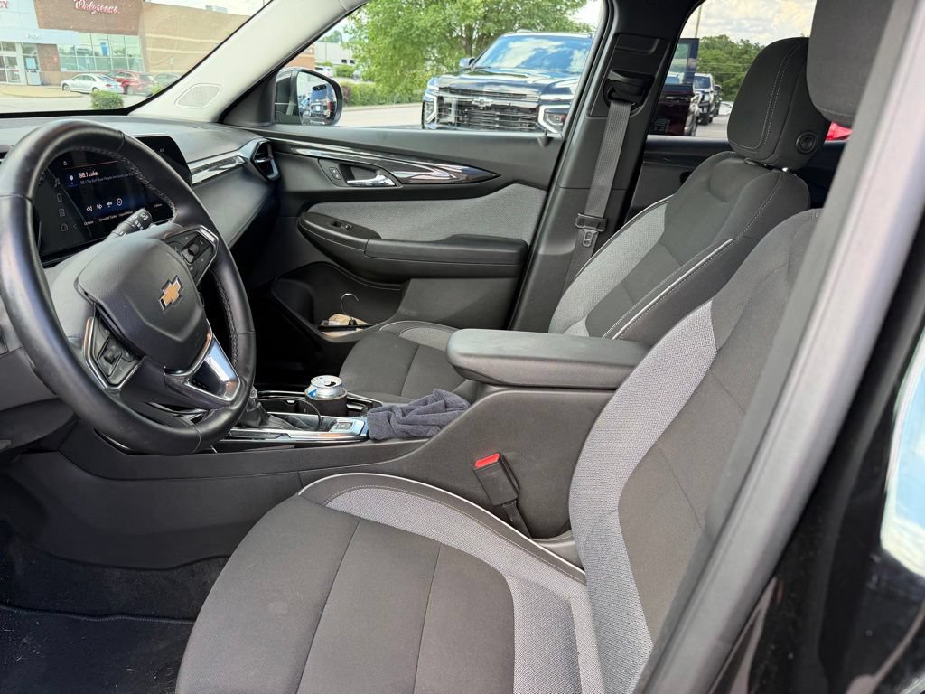 Used 2025 Chevrolet TrailBlazer LT w/ Convenience Package FWD image 5