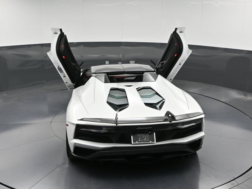 Used 2019 Lamborghini Aventador S image 35