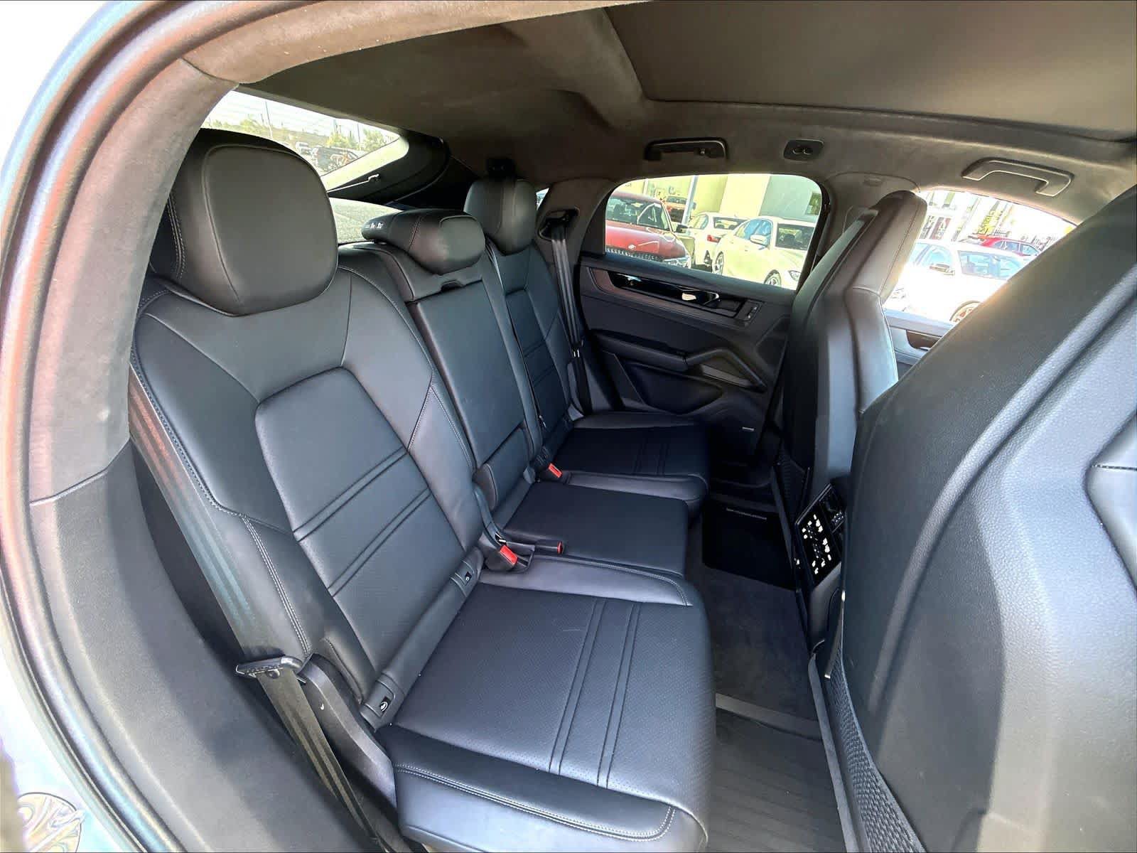 Used 2026 Porsche Cayenne GTS AWD/4WD image 22