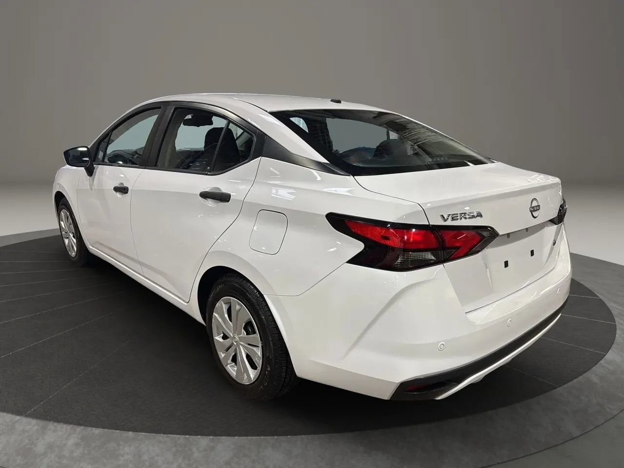 Used 2023 Nissan Versa S image 7