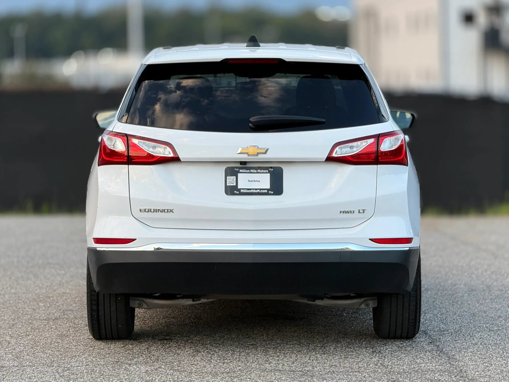 Used 2018 Chevrolet Equinox LT w/ LPO, Cargo Package AWD/4WD image 4