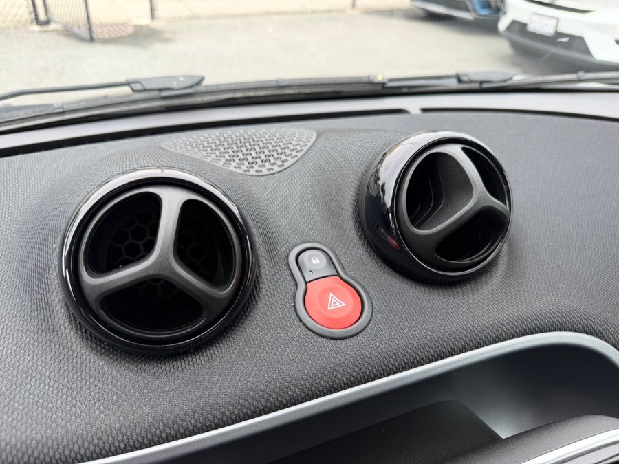 Used 2017 smart fortwo electric drive RWD image 25