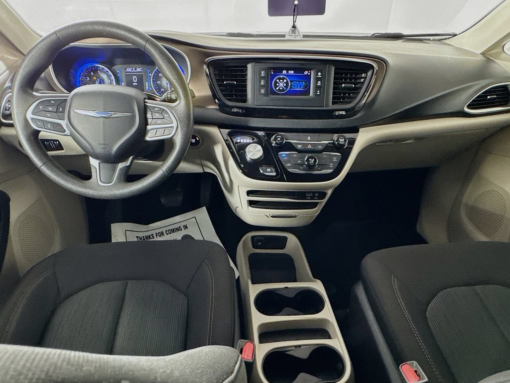 Used 2017 Chrysler Pacifica LX w/ Tire & Wheel Group FWD image 25