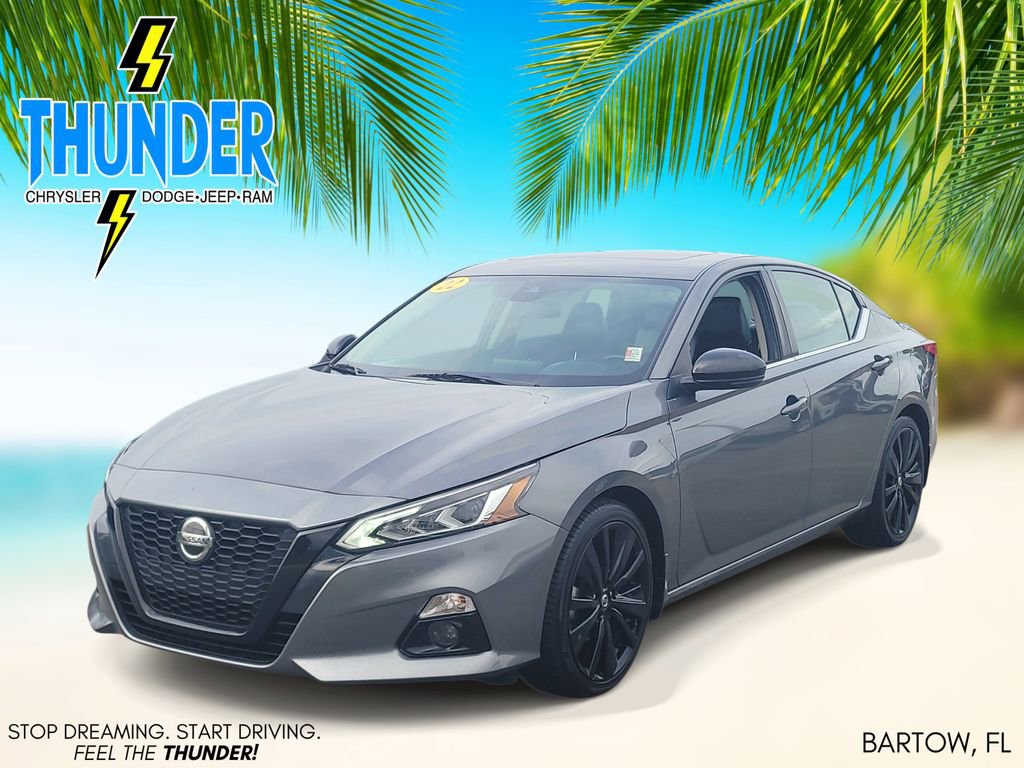 Used 2022 Nissan Altima 2.5 SR w/ Midnight Edition Package FWD image 2
