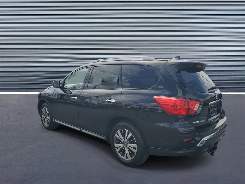 Used 2020 Nissan Pathfinder SV image 4