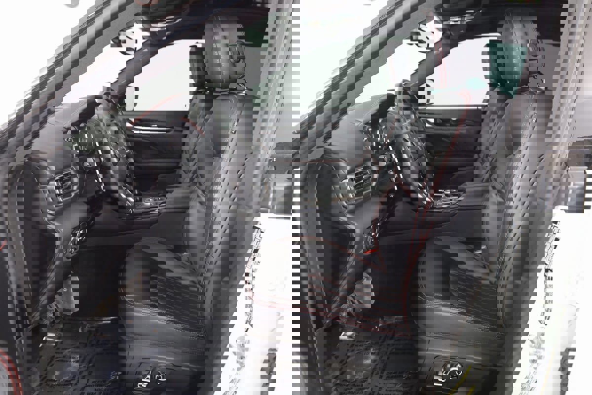 Used 2021 Maserati Levante S image 12