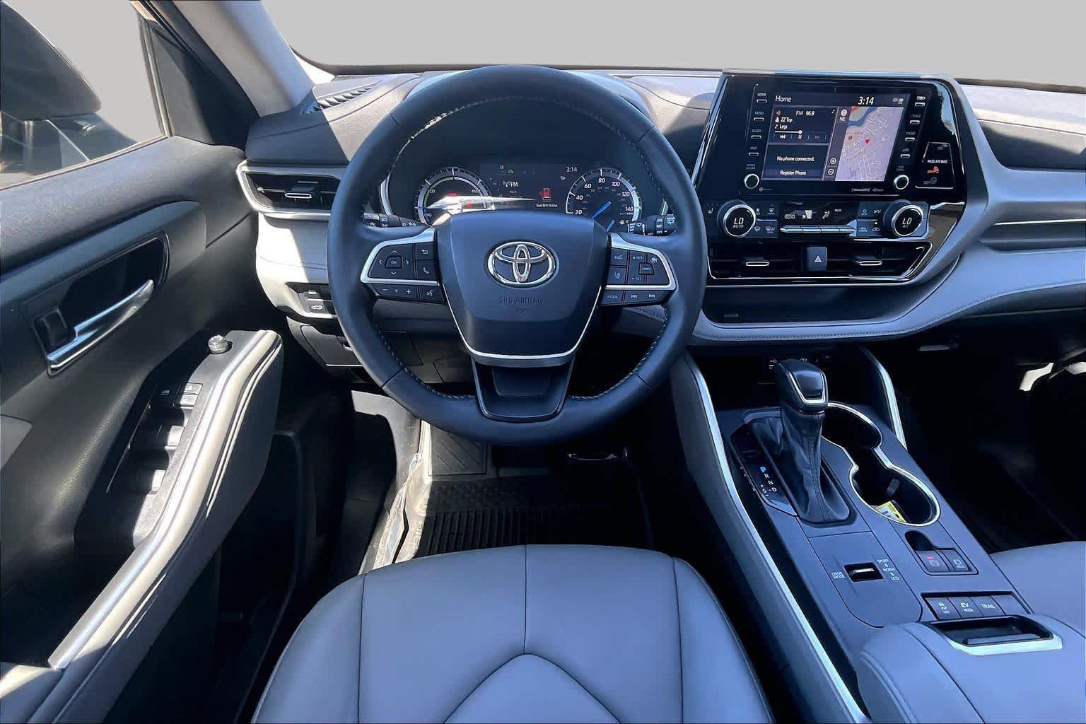 Used 2022 Toyota Highlander XLE AWD/4WD image 5