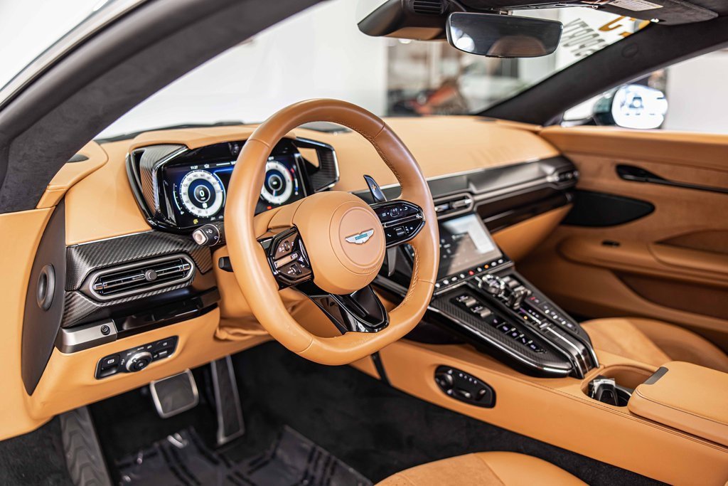 Used 2025 Aston Martin V8 Vantage Coupe image 18