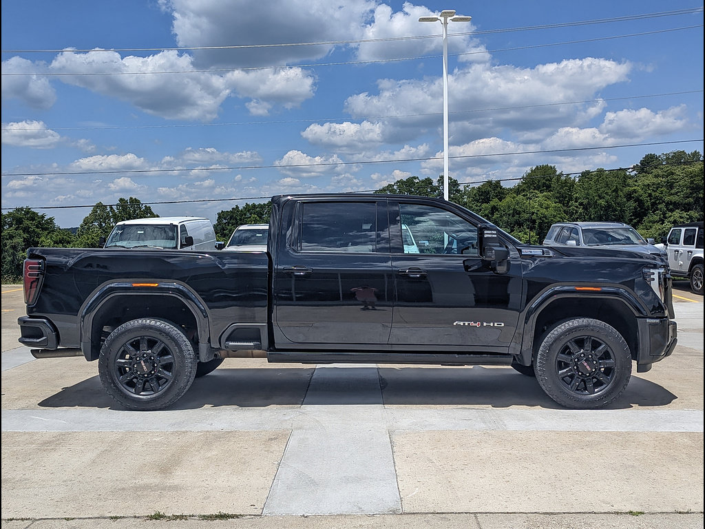 Used 2024 GMC Sierra 2500 AT4 w/ AT4 Premium Plus Package AWD/4WD image 6