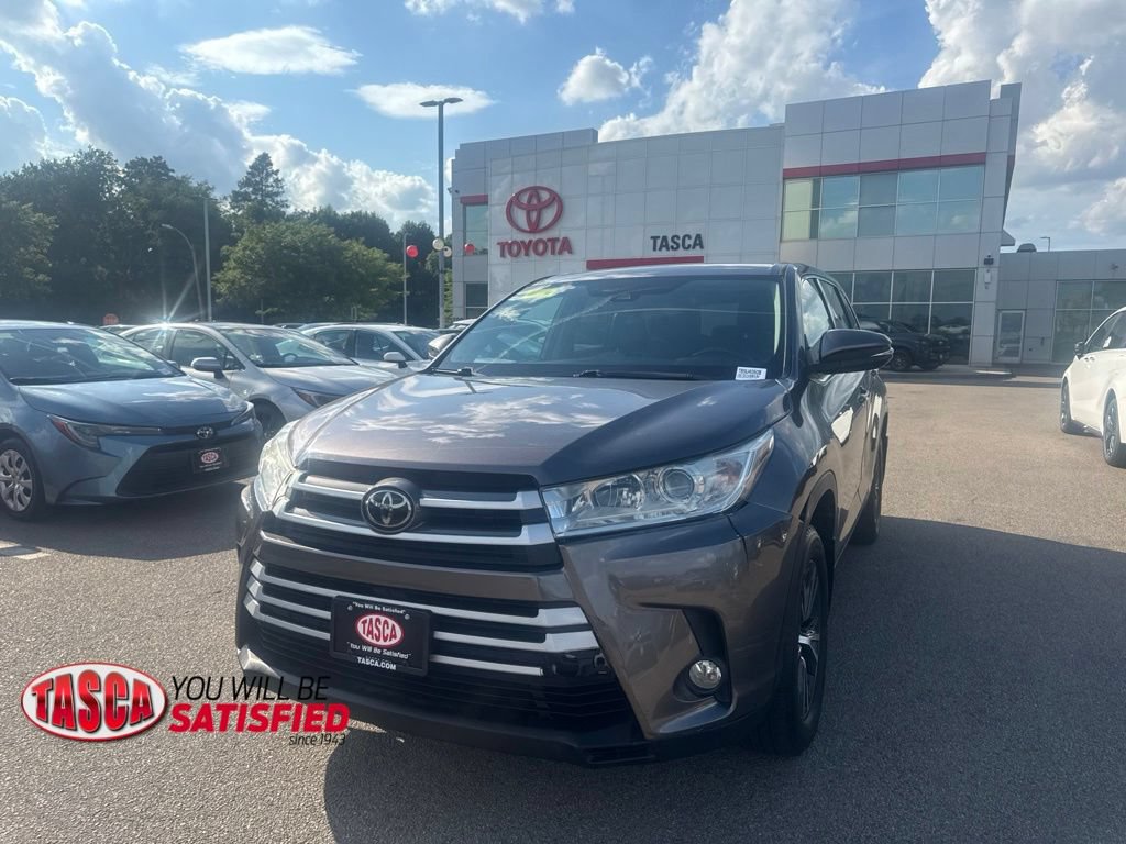 Used 2019 Toyota Highlander Plus AWD/4WD image 1