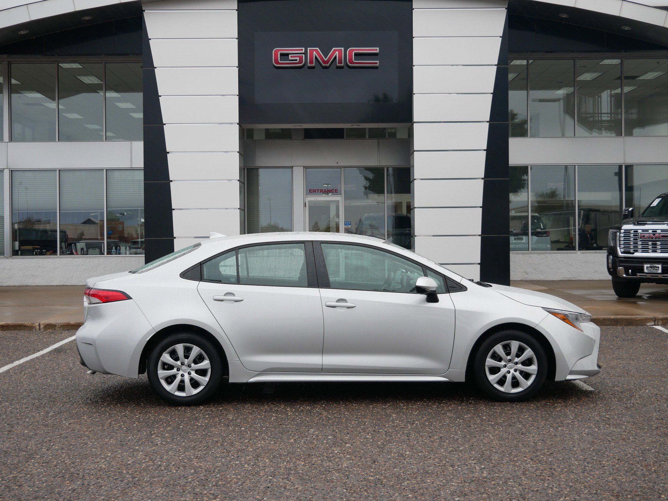 Used 2023 Toyota Corolla LE image 2