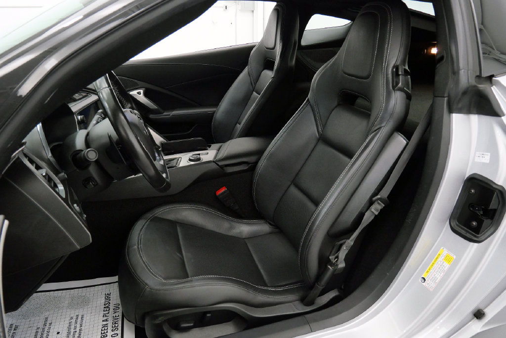 Used 2019 Chevrolet Corvette Stingray Coupe w/ 1LT RWD image 12