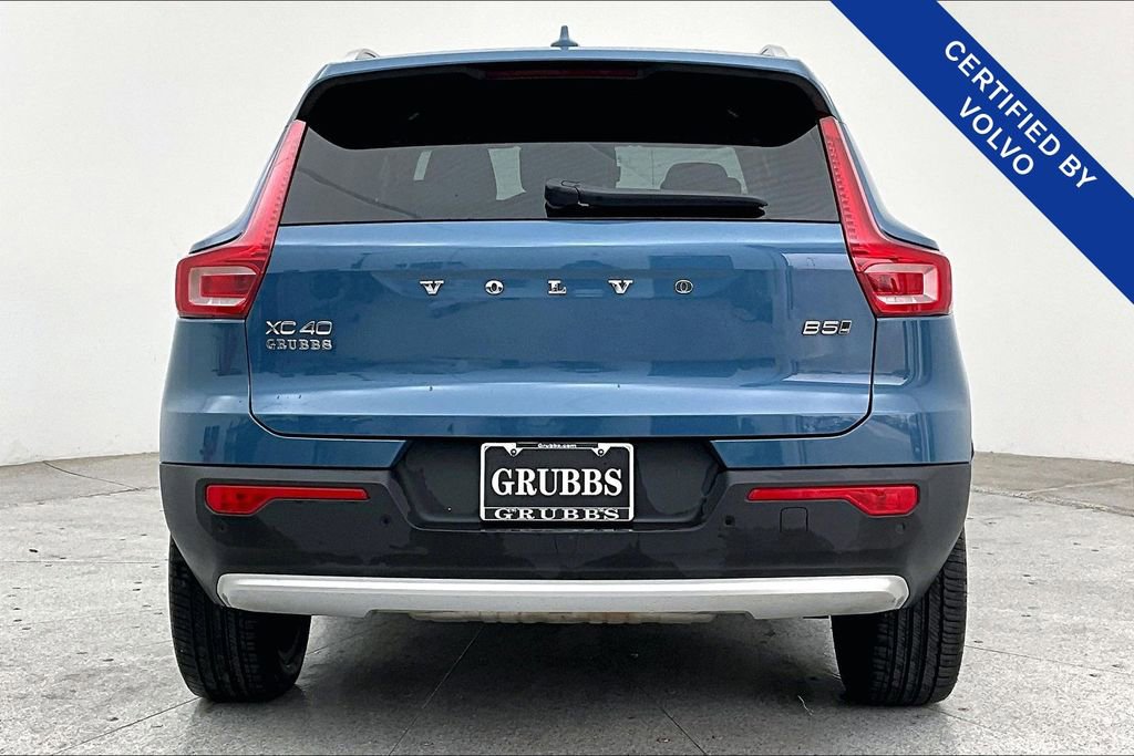 Used 2025 Volvo XC40 B5 Plus image 7