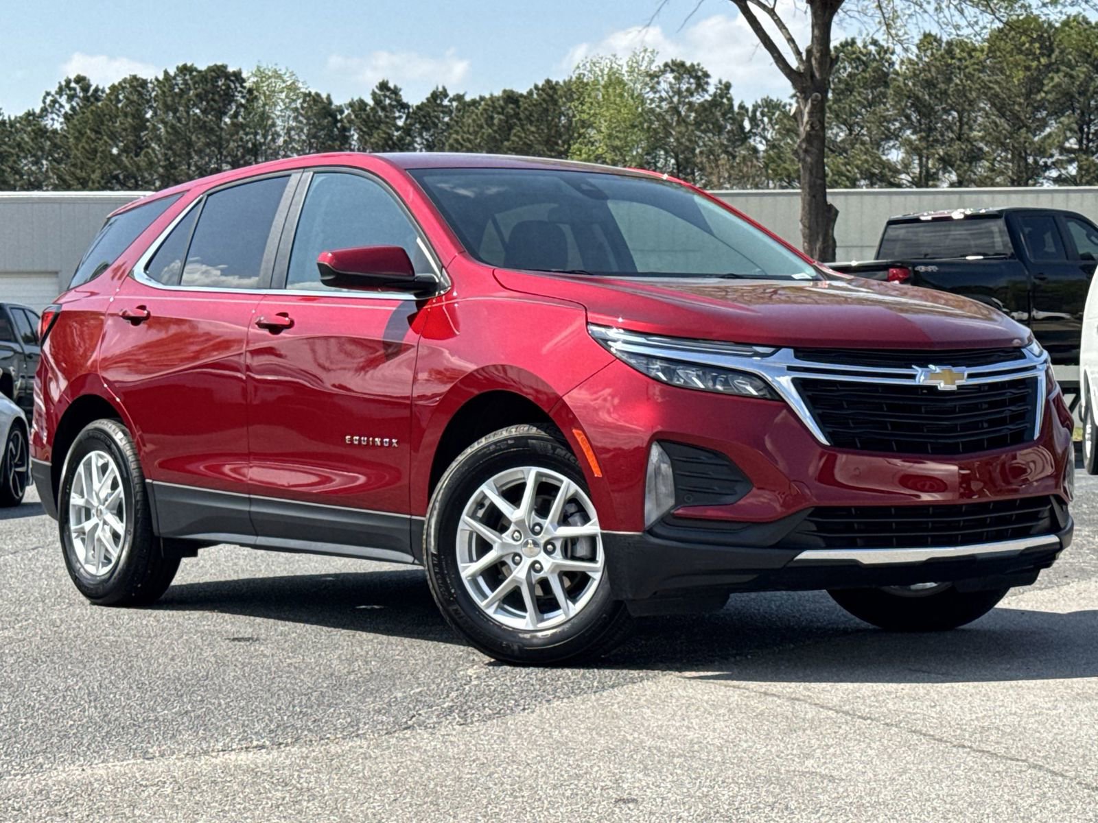Used 2024 Chevrolet Equinox LT FWD image 2