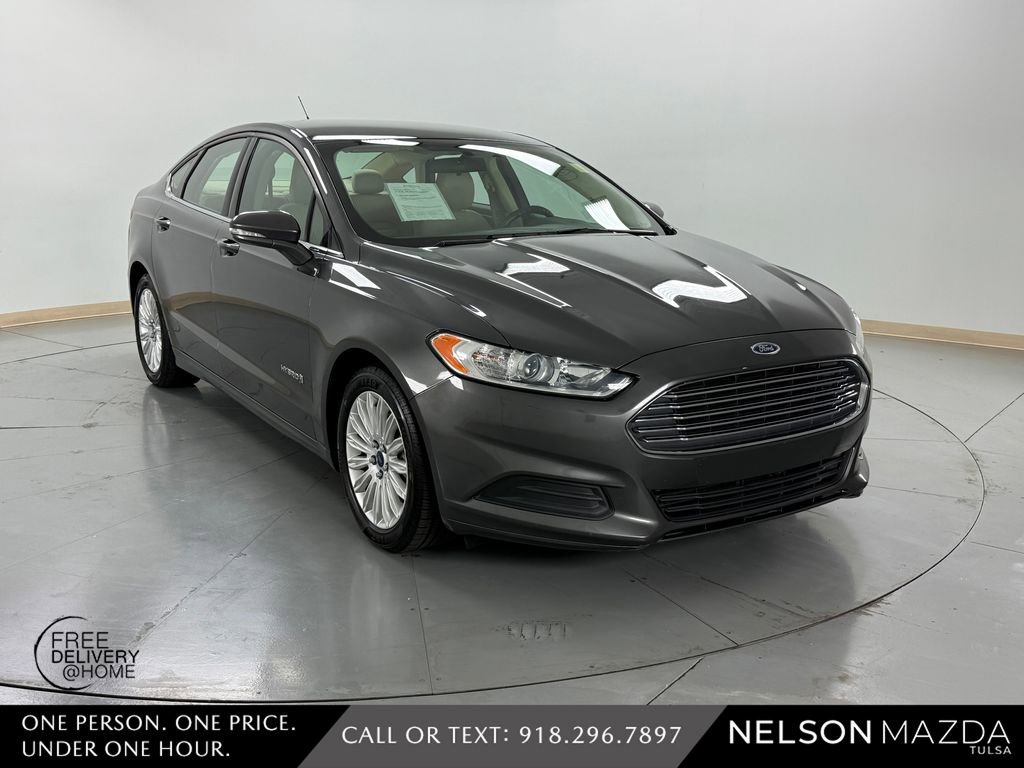 Used 2016 Ford Fusion SE FWD image 4