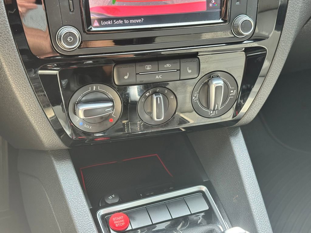 Used 2016 Volkswagen Jetta Sport FWD image 22