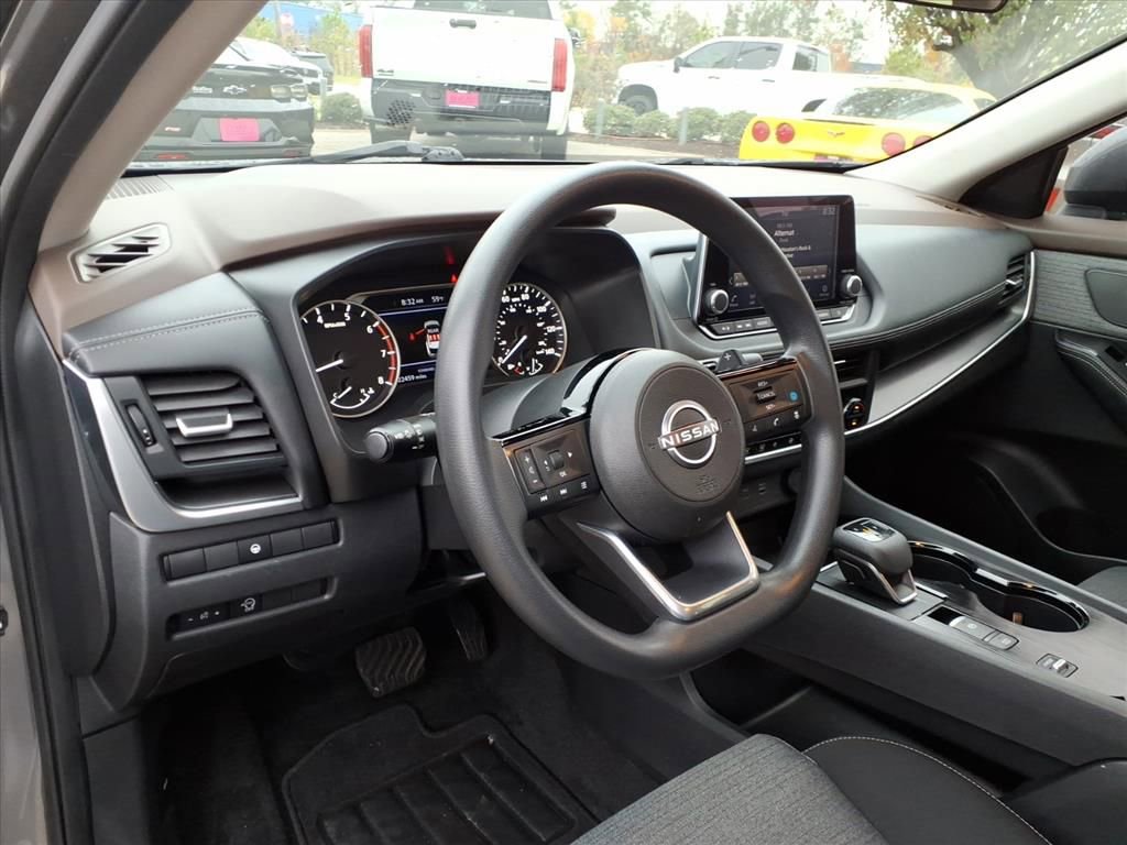 Used 2023 Nissan Rogue SV image 18