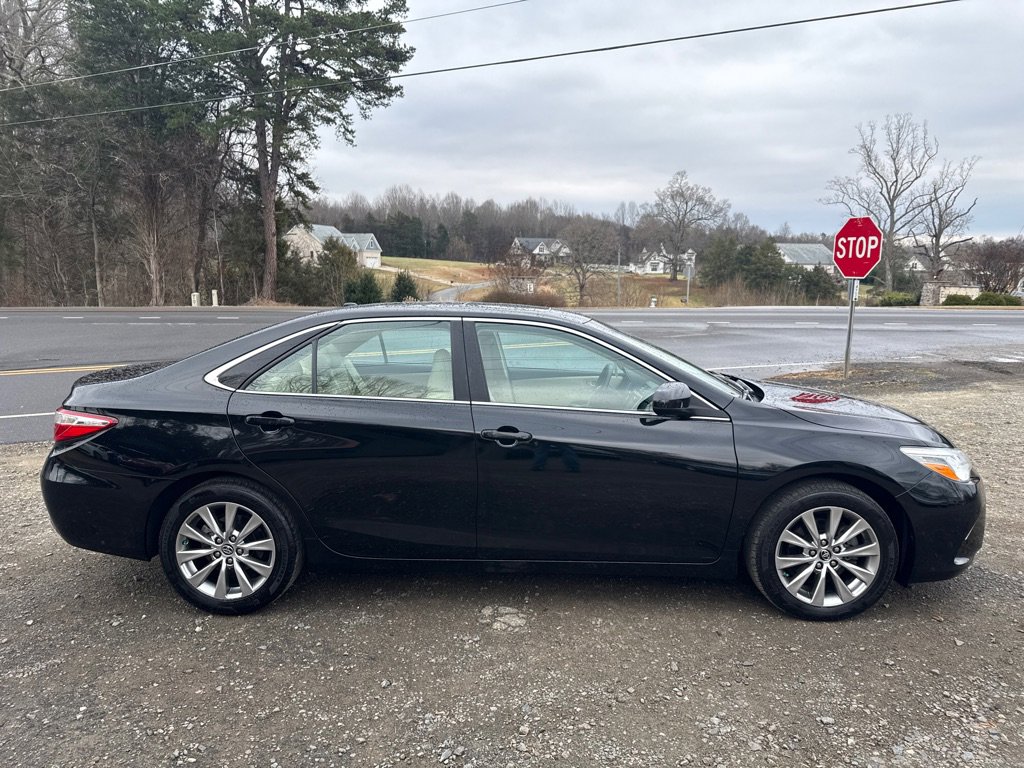 Used 2015 Toyota Camry XLE image 5