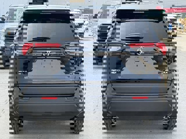 Used 2025 Toyota RAV4 XLE image 5